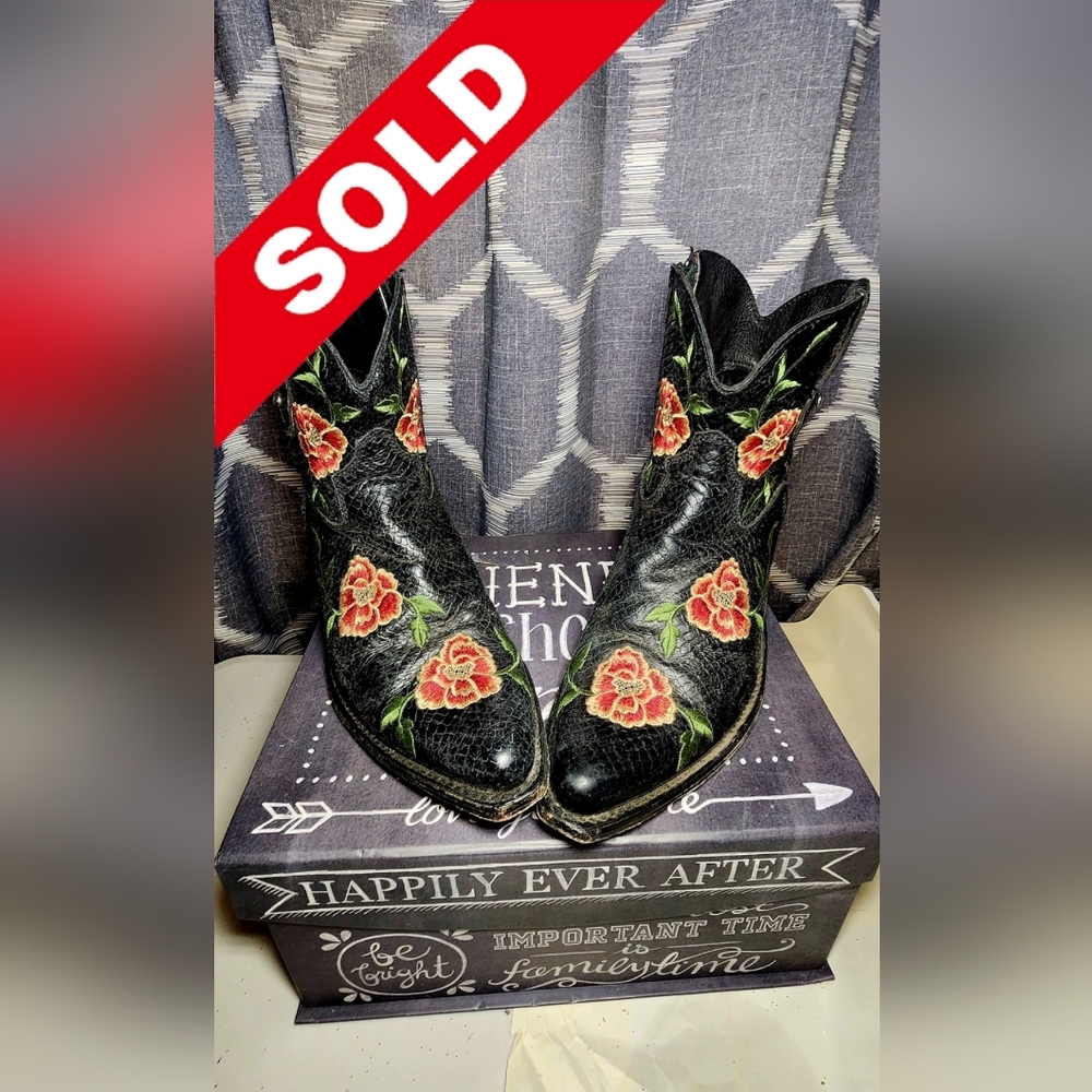 Floral Embroidered Black Western Boots